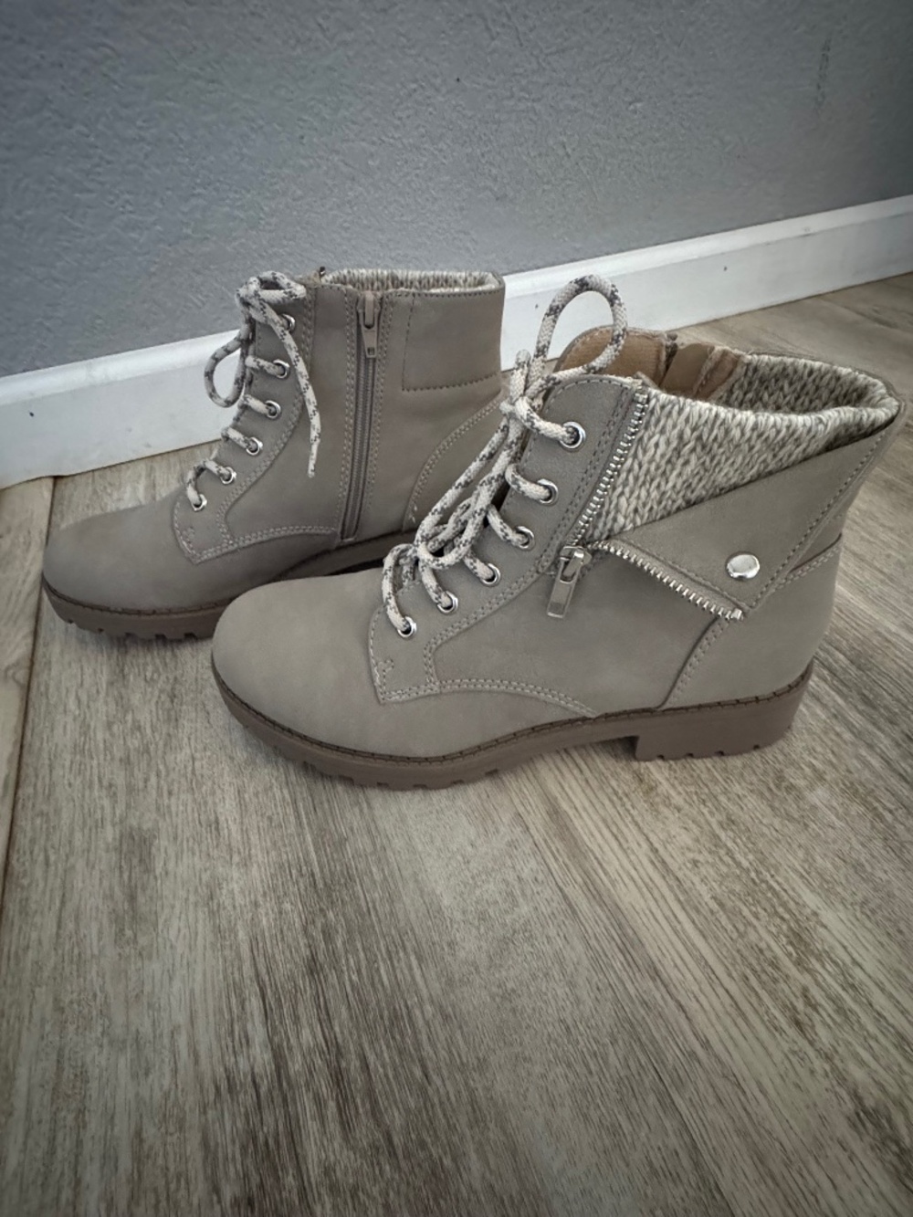 JellyPop Memories Lace up Boots Light Grey Size 10M NEW - Picture 2 of 14